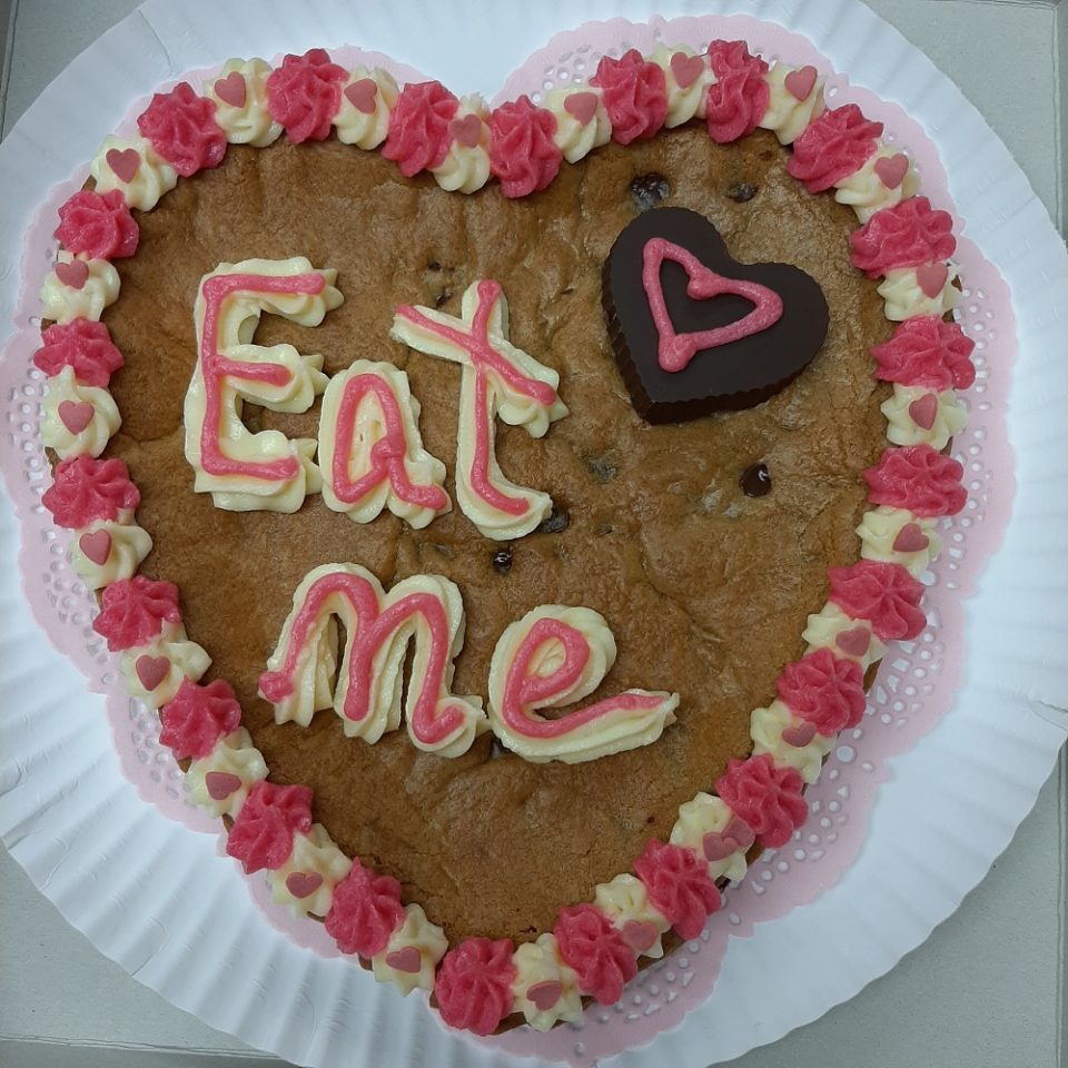 Eat me heart cookie cake